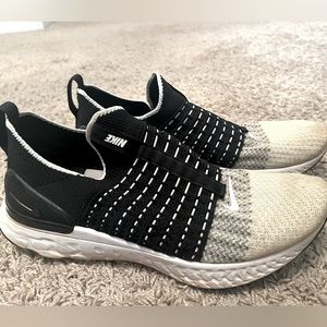 Nike React Phantum Run shoes size 10